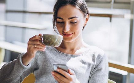 Blog Header Female Cafe Mobile