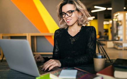 Blog Female Computer P87